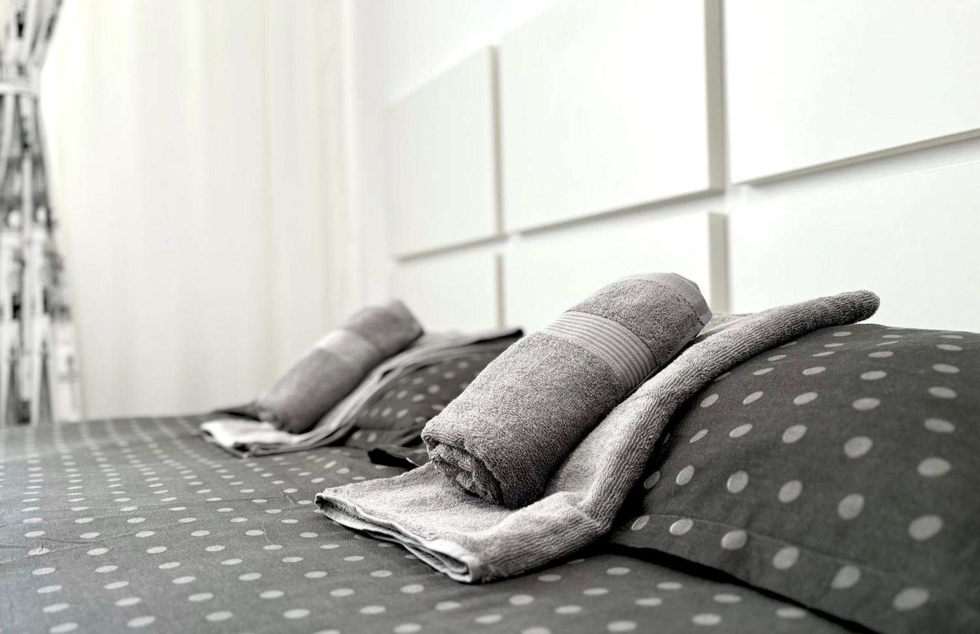 Taste Of Iasi - Two Room Apartment - Central - Sunset Touch Extérieur photo