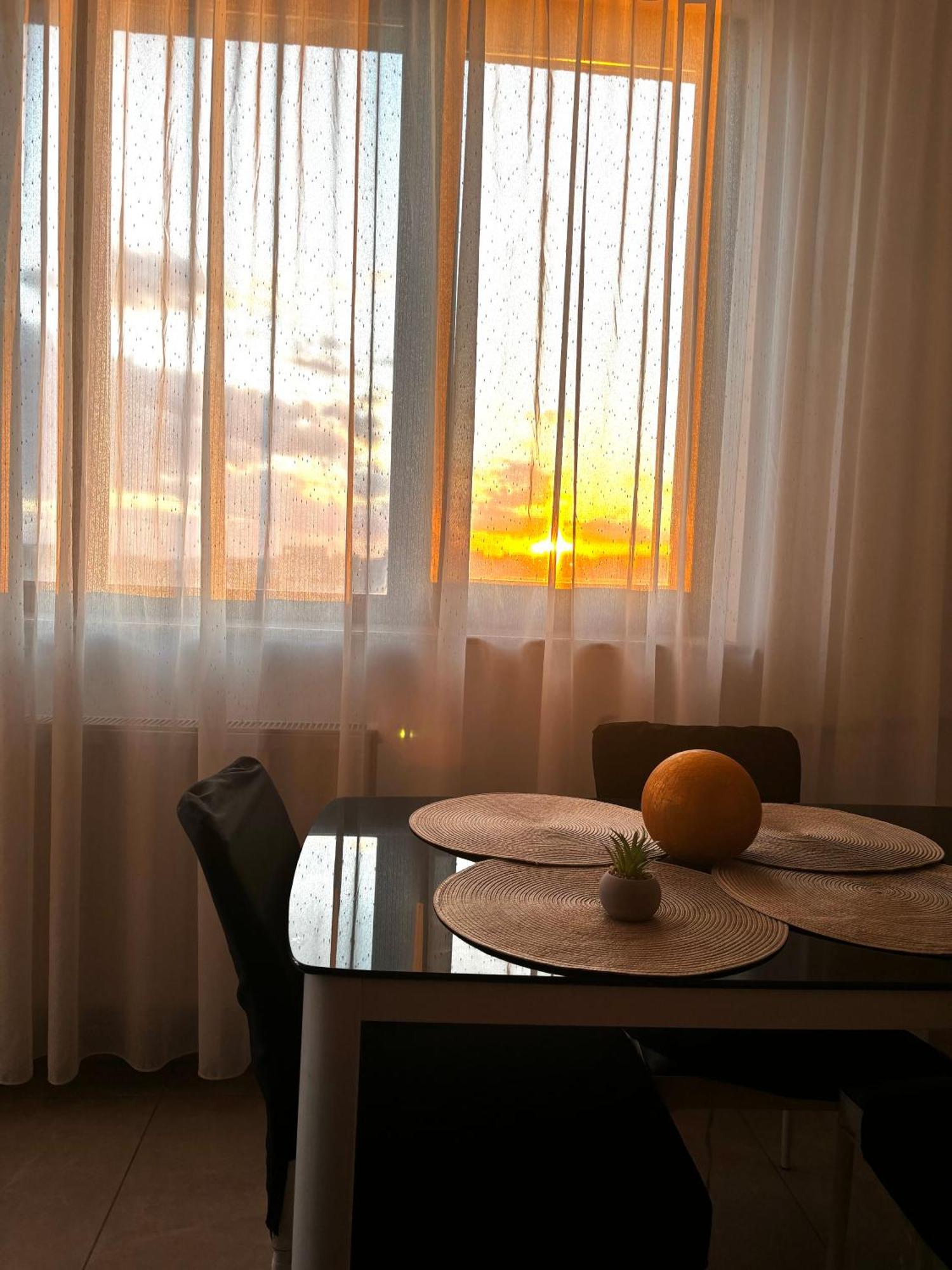 Taste Of Iasi - Two Room Apartment - Central - Sunset Touch Extérieur photo